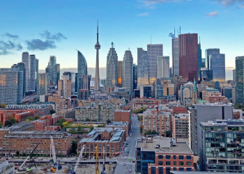 Рынок кондо в Торонто: продать сейчас или потерять шанс?